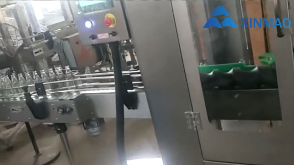 皇冠盖压盖机视频